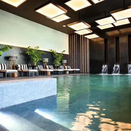 Amoure - The Leading Of The World 5* Braga