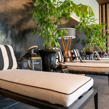 Amoure - The Leading Of The World Hotel