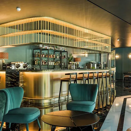 Amoure - The Leading Of The World 5* Braga